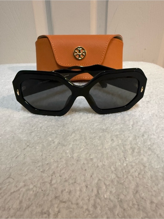 Tory Burch Accessories - Tory Burch Black Geometric Sunglasses with Orange Case